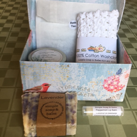 Small Lavender Spa Box - Picture 2 of 8